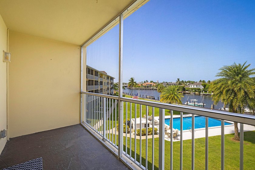 Move right into this beautifully updated 2-bedroom, 2-bath - photo 26