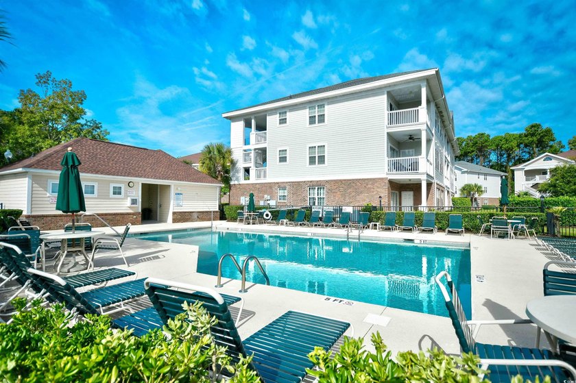 You will love this beautiful top floor end unit offering 2 - photo 28