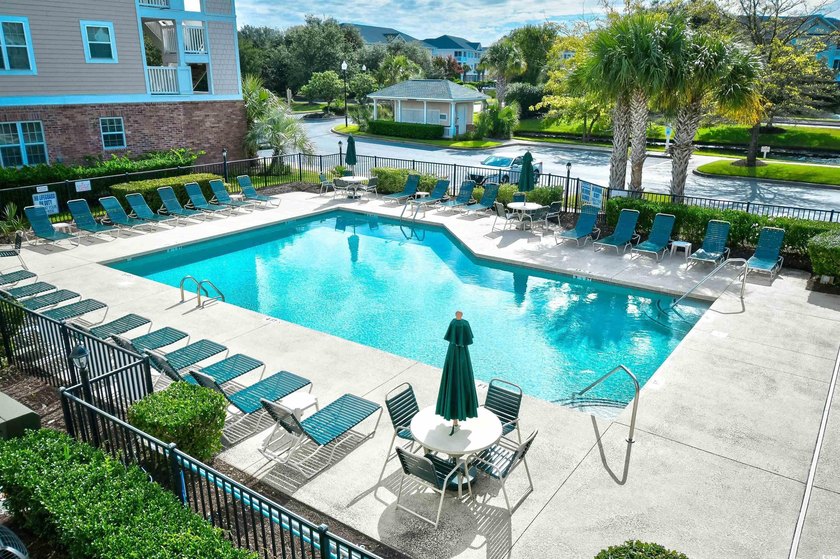 You will love this beautiful top floor end unit offering 2 - photo 29