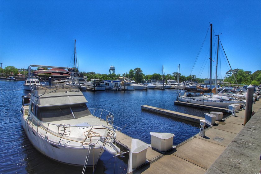 You will love this beautiful top floor end unit offering 2 - photo 31