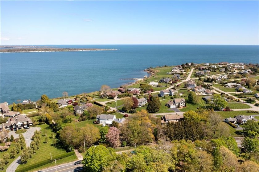 Perched high above the coastline in the prestigious Anawan - photo 4