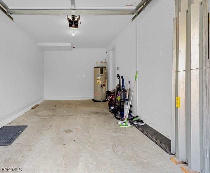 Modern and beautifully maintained 3-bedroom, 2.5-bath townhome - photo 12