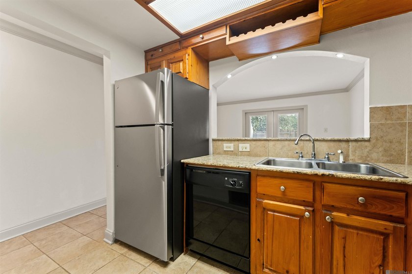 UNIT 128 - BEAUTIFUL FIRST FLOOR UNIT. DOWNTOWN LIVING AT ITS - photo 6