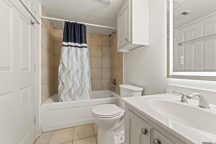 UNIT 128 - BEAUTIFUL FIRST FLOOR UNIT. DOWNTOWN LIVING AT ITS - photo 9