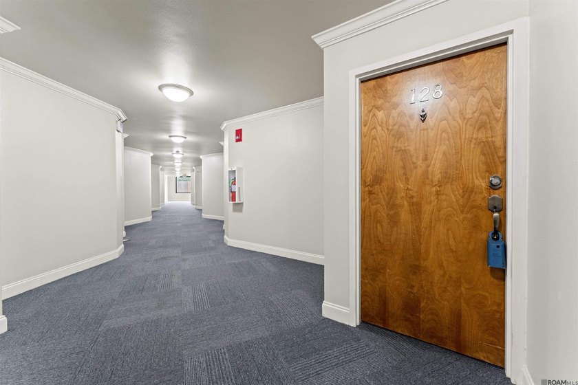 UNIT 128 - BEAUTIFUL FIRST FLOOR UNIT. DOWNTOWN LIVING AT ITS - photo 10