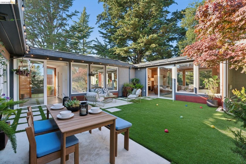 Don't miss this rare and sophisticated Mid-Century Modern - photo 12