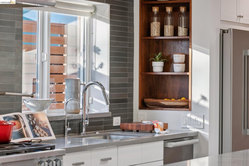 Don't miss this rare and sophisticated Mid-Century Modern - photo 18