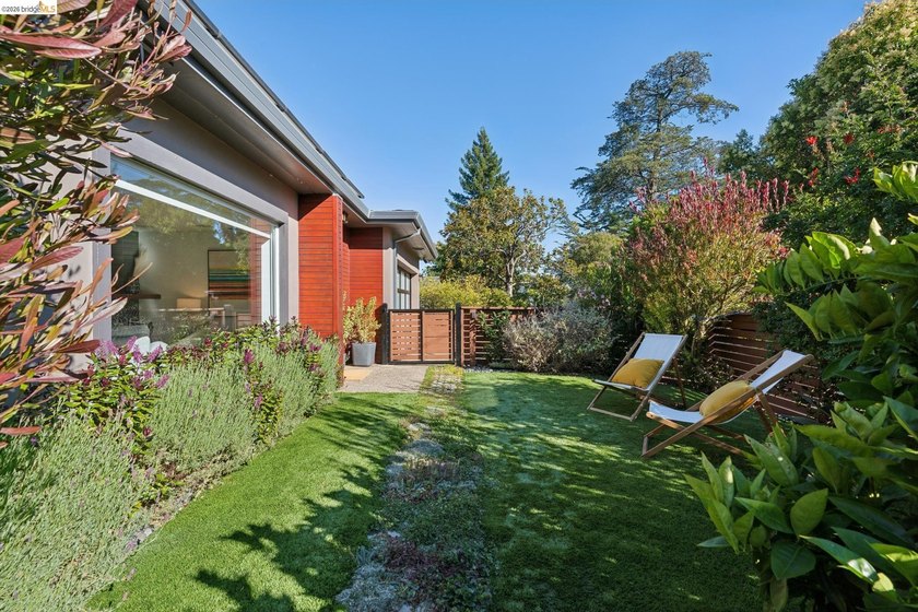 Don't miss this rare and sophisticated Mid-Century Modern - photo 26