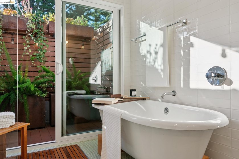 Don't miss this rare and sophisticated Mid-Century Modern - photo 31