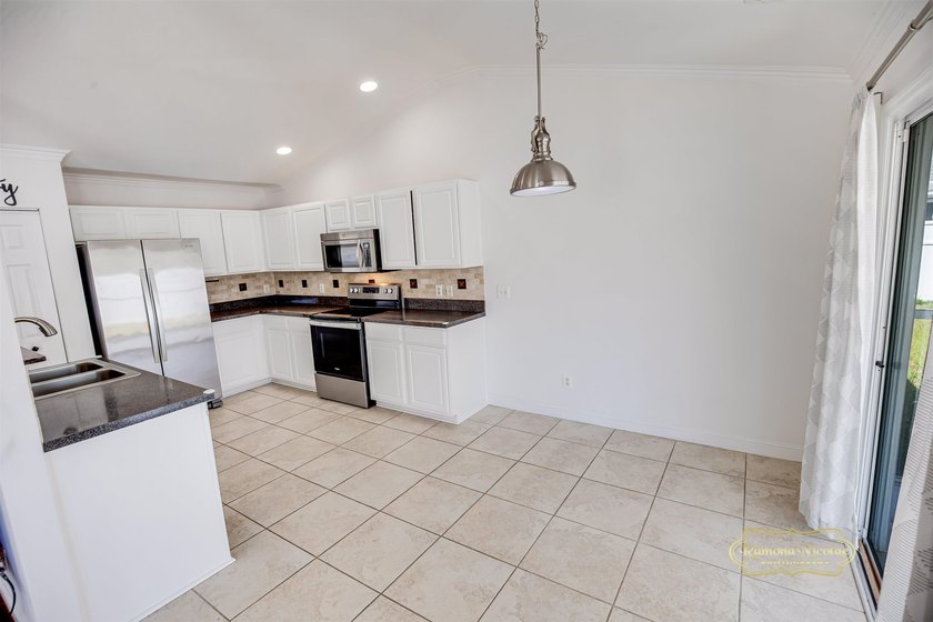 Nestled in the desirable Bellegrove community, this beautifully - photo 8