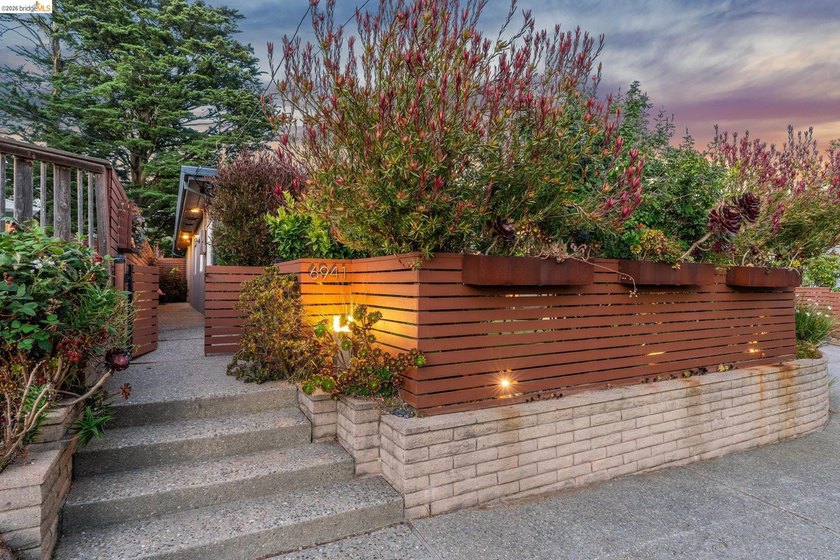 Don't miss this rare and sophisticated Mid-Century Modern - photo 46