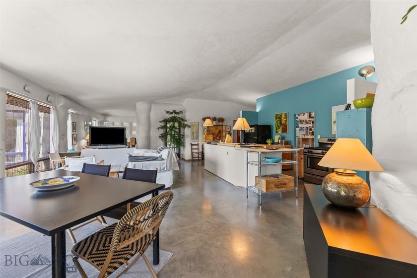 Nestled in the heart of Paradise Valley, this charming listing - photo 4