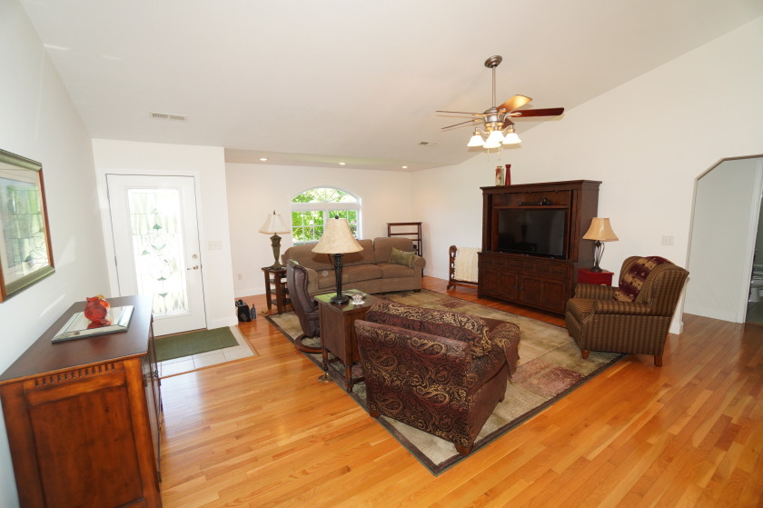 Convenient One-Level Living in Hampton Square! - photo 6