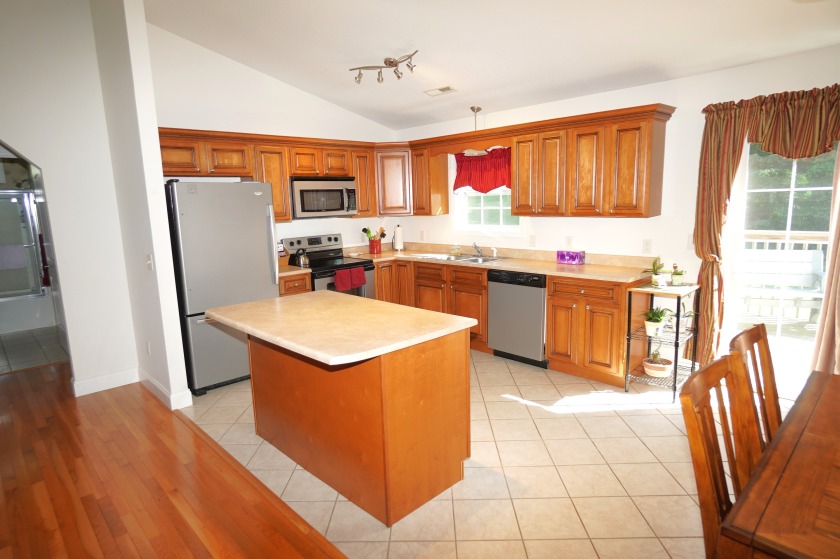 Convenient One-Level Living in Hampton Square! - photo 7