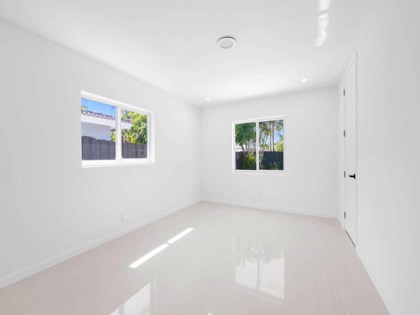 Fully renovated 3/3 pool home in sought-after Coral Ridge Isles - photo 17