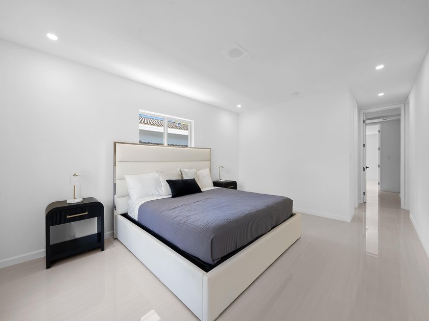 Fully renovated 3/3 pool home in sought-after Coral Ridge Isles - photo 21
