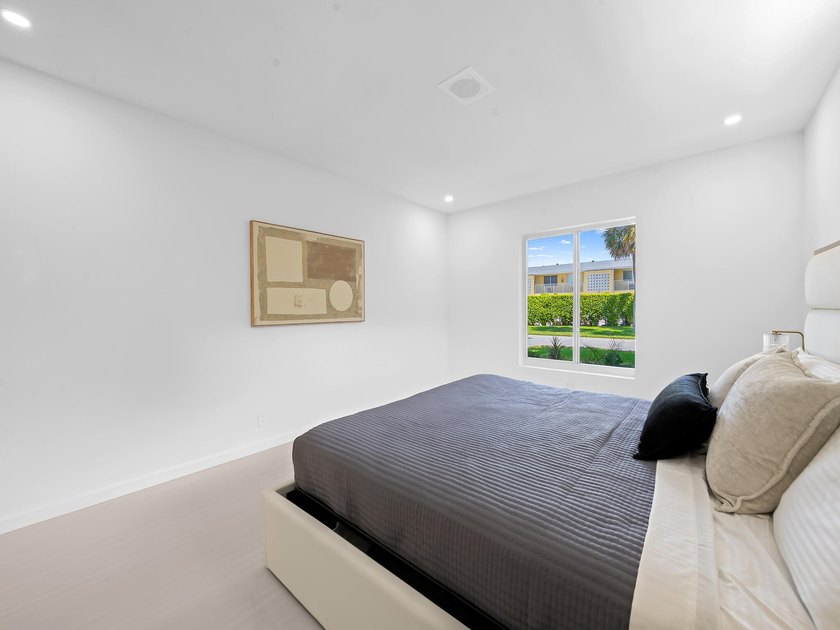 Fully renovated 3/3 pool home in sought-after Coral Ridge Isles - photo 22