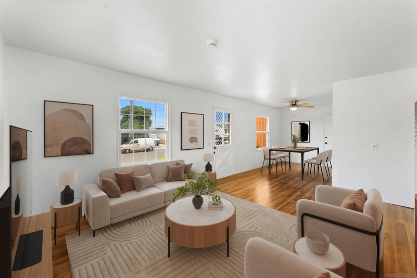 Charming single-story home adjacent to Bay Park featuring 3 - photo 3