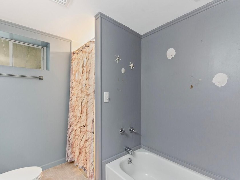 Welcome to this charming 2-bedroom, 1.5-bathroom manufactured - photo 13
