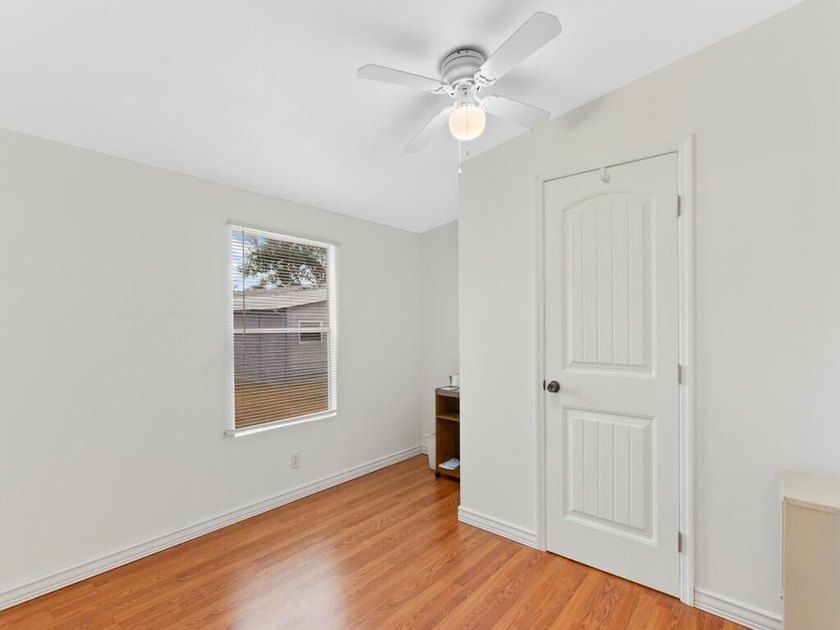 Welcome to this charming 2-bedroom, 1.5-bathroom manufactured - photo 14