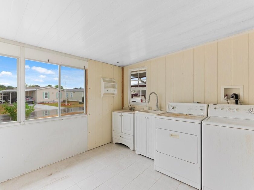 Welcome to this charming 2-bedroom, 1.5-bathroom manufactured - photo 17