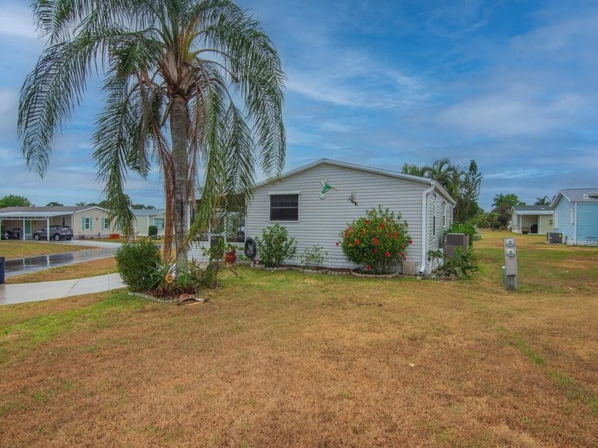 Welcome to this charming 2-bedroom, 1.5-bathroom manufactured - photo 21