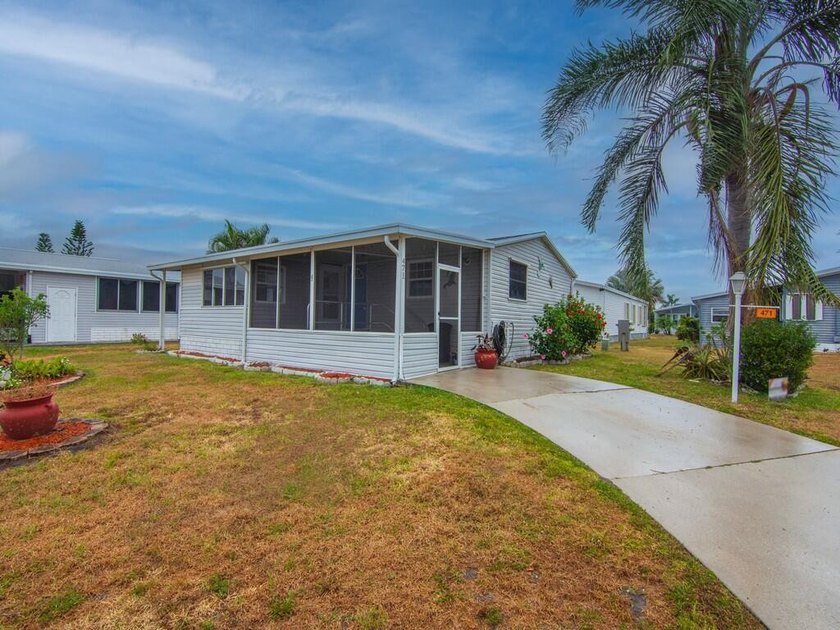 Welcome to this charming 2-bedroom, 1.5-bathroom manufactured - photo 22