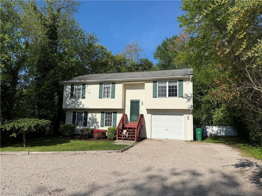 Welcome to 1676 Kingstown Road-a charming and spacious South - photo 2