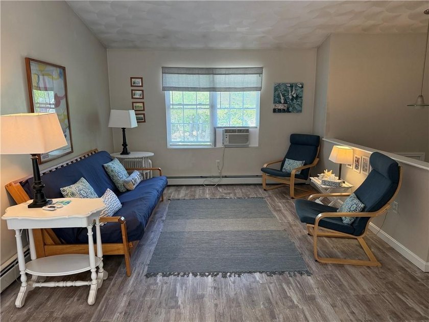 Welcome to 1676 Kingstown Road-a charming and spacious South - photo 3