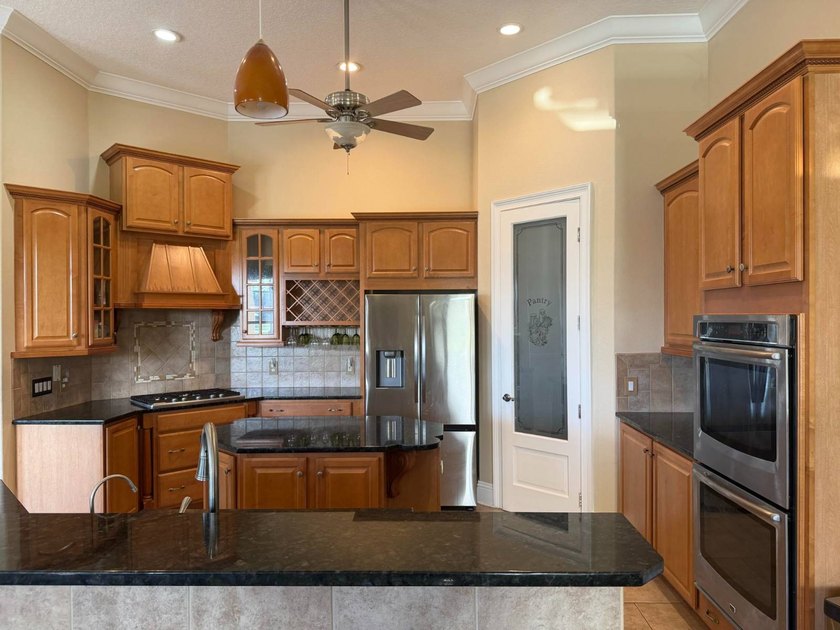 Expansive Luxury Home 5/4 with golf course views and inground - photo 11