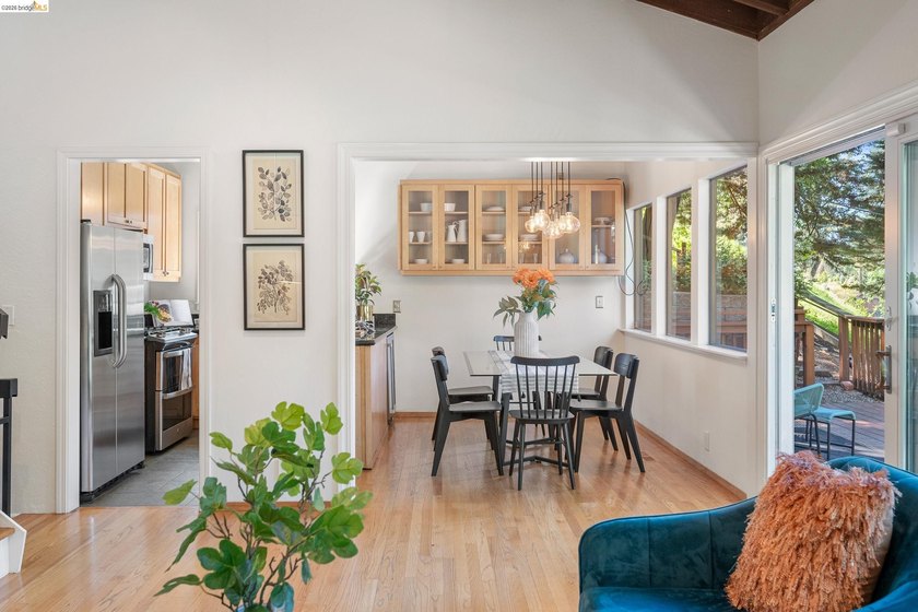 Majestic nature lover's retreat in the heart of Montclair. This - photo 12