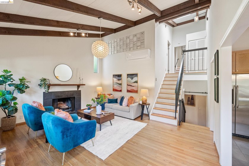 Majestic nature lover's retreat in the heart of Montclair. This - photo 14