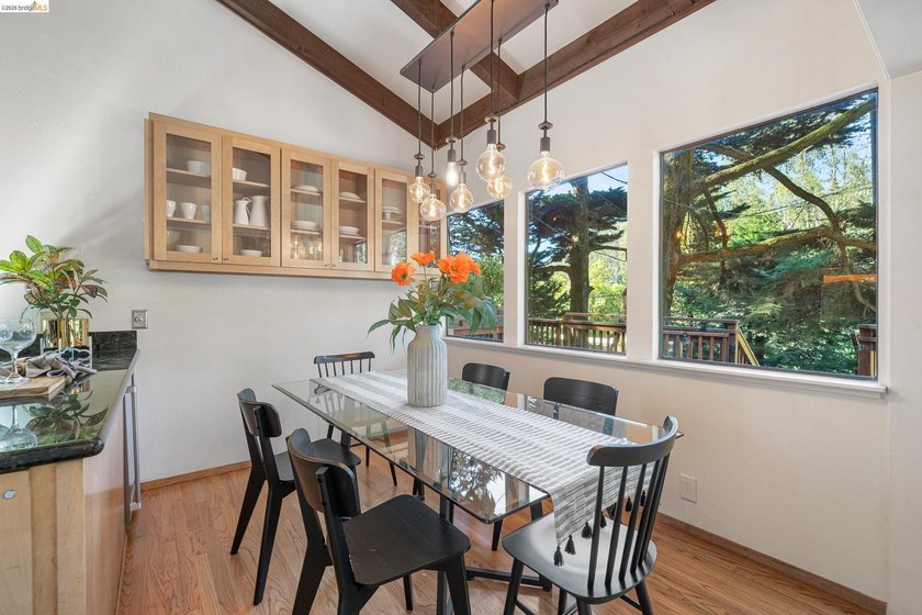 Majestic nature lover's retreat in the heart of Montclair. This - photo 16