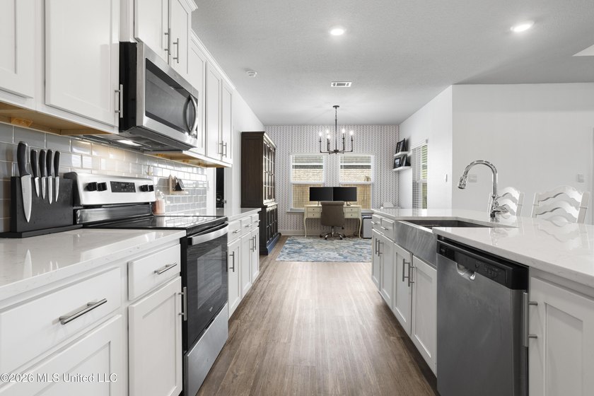 Welcome to your dream home in Windmill Ridge! Situated on a - photo 18