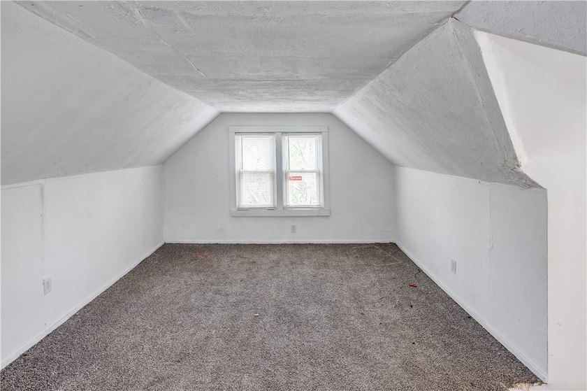 Located in Rochester's 19th Ward proper! This move-in-ready home - photo 23