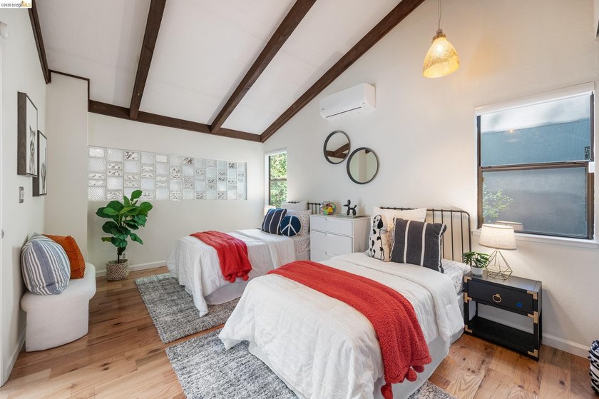 Majestic nature lover's retreat in the heart of Montclair. This - photo 32