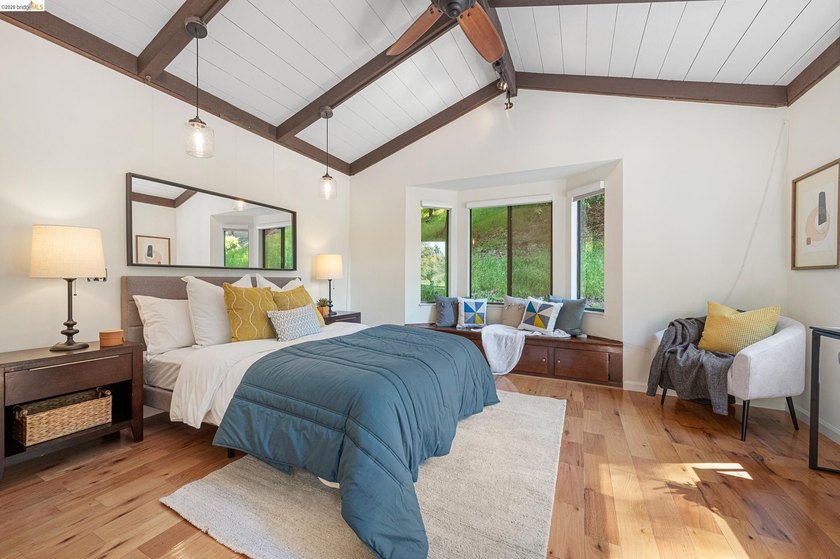 Majestic nature lover's retreat in the heart of Montclair. This - photo 38