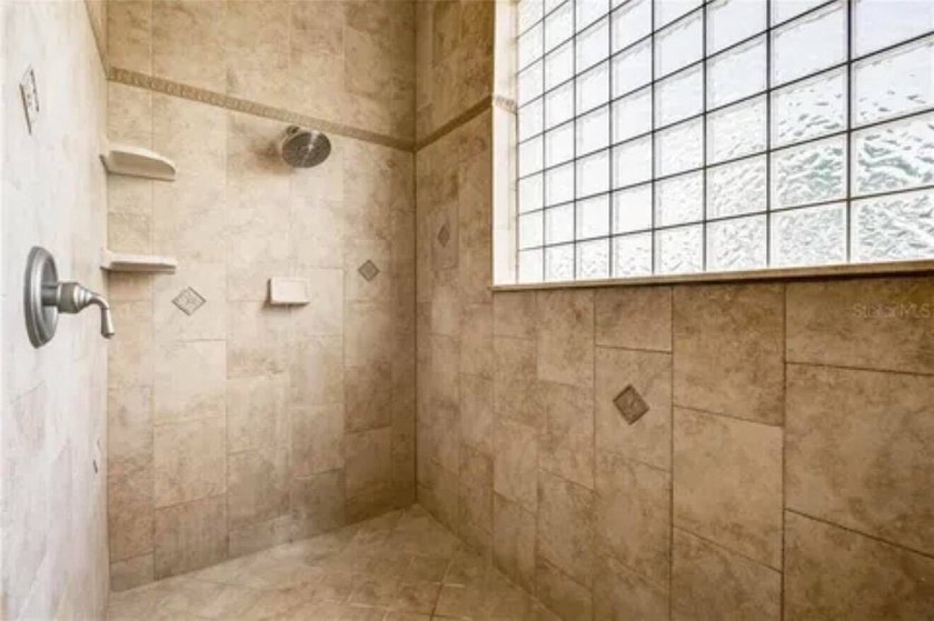 Expansive Luxury Home 5/4 with golf course views and inground - photo 38