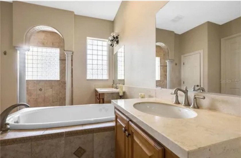 Expansive Luxury Home 5/4 with golf course views and inground - photo 39