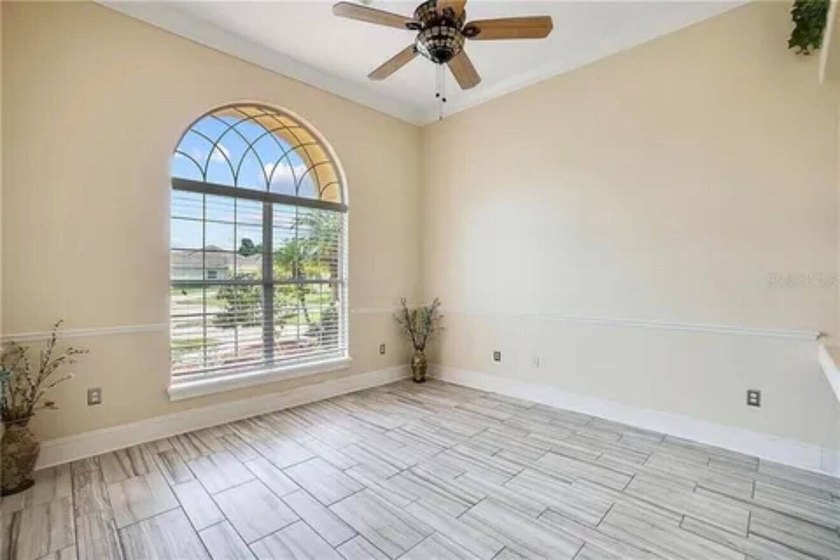 Expansive Luxury Home 5/4 with golf course views and inground - photo 41