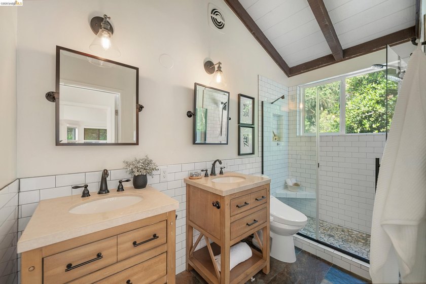 Majestic nature lover's retreat in the heart of Montclair. This - photo 45