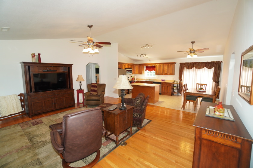Convenient One-Level Living in Hampton Square! - photo 5