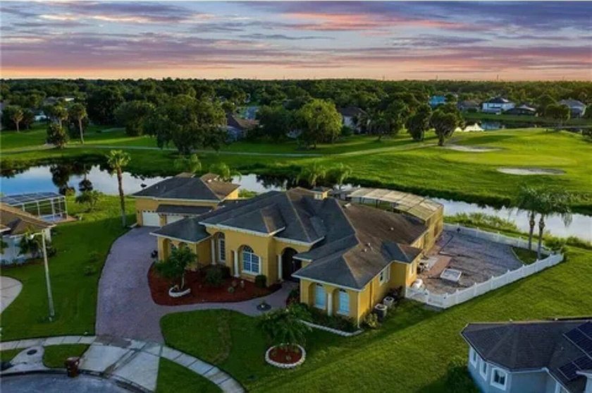 Expansive Luxury Home 5/4 with golf course views and inground - photo 46