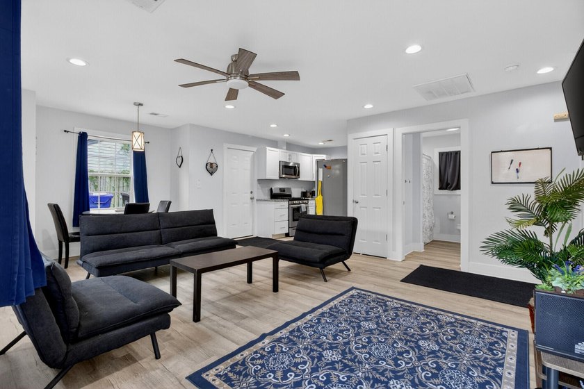 Cozy and charming 2BR/1BA ranch near Park Circle offering - photo 3
