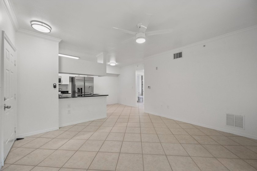 The only 1 bedroom with a garage available at Emerald Dunes, a - photo 8