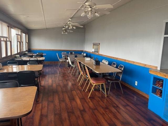 This is a great investment opportunity right on the river. The - photo 9