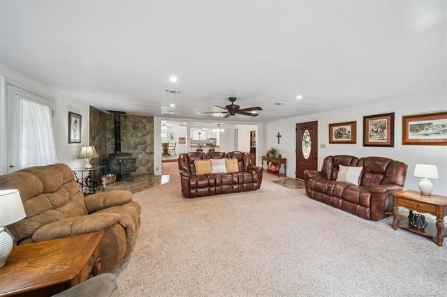 Beautiful 1 owner home on well groomed acreage complete with - photo 4