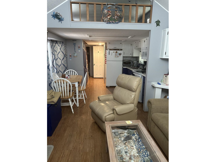 Charming 2000 Casa Villa park model with loft and Carolina Room - photo 4
