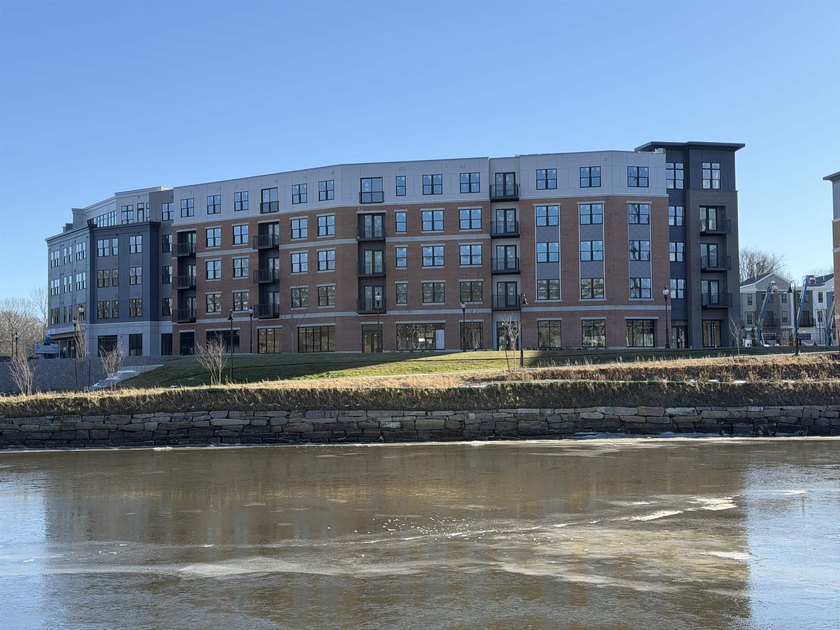 DOWNTOWN WATERFRONT - RIPARIAN RIGHTS - DEEPWATER ACCESS! - photo 6