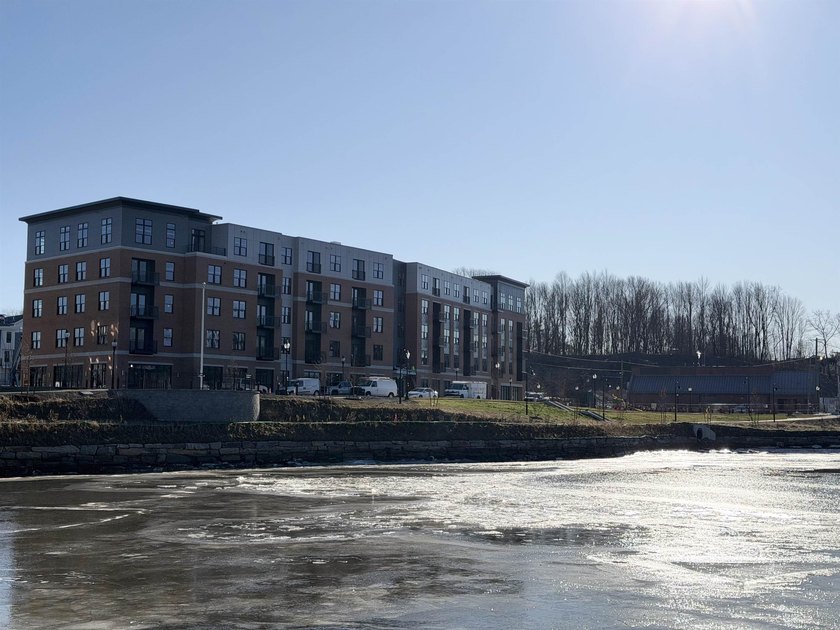 DOWNTOWN WATERFRONT - RIPARIAN RIGHTS - DEEPWATER ACCESS! - photo 10